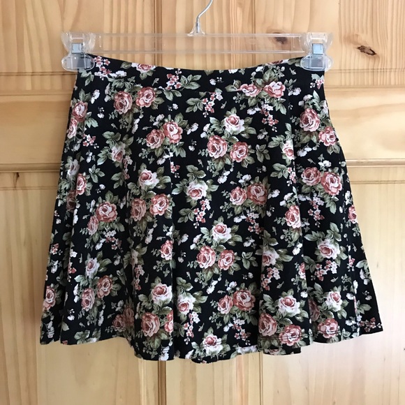 Forever 21 Dresses & Skirts - Forever 21 floral knit mini skater skirt, sz. S